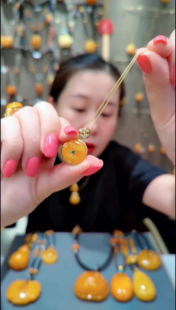 蜜蜡银S925镀金镶嵌珠宝奇石﹣F529蜜蜡吊坠