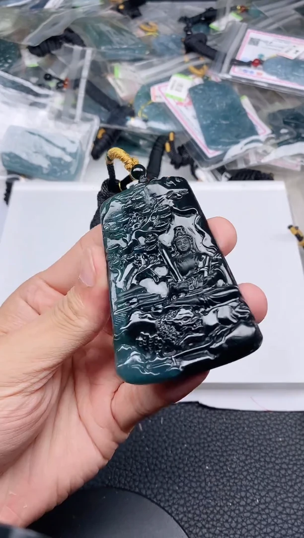 颈饰未镶嵌翡翠