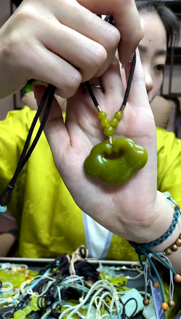 【闪购商品】岫玉吊坠未镶嵌多样性发货其中一件