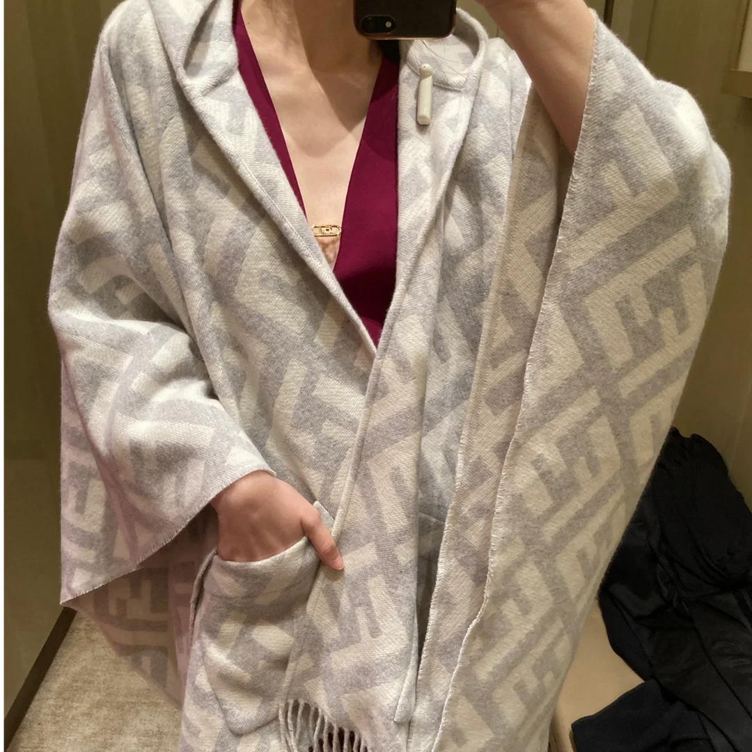 95新 FENDI/芬迪 老花披肩