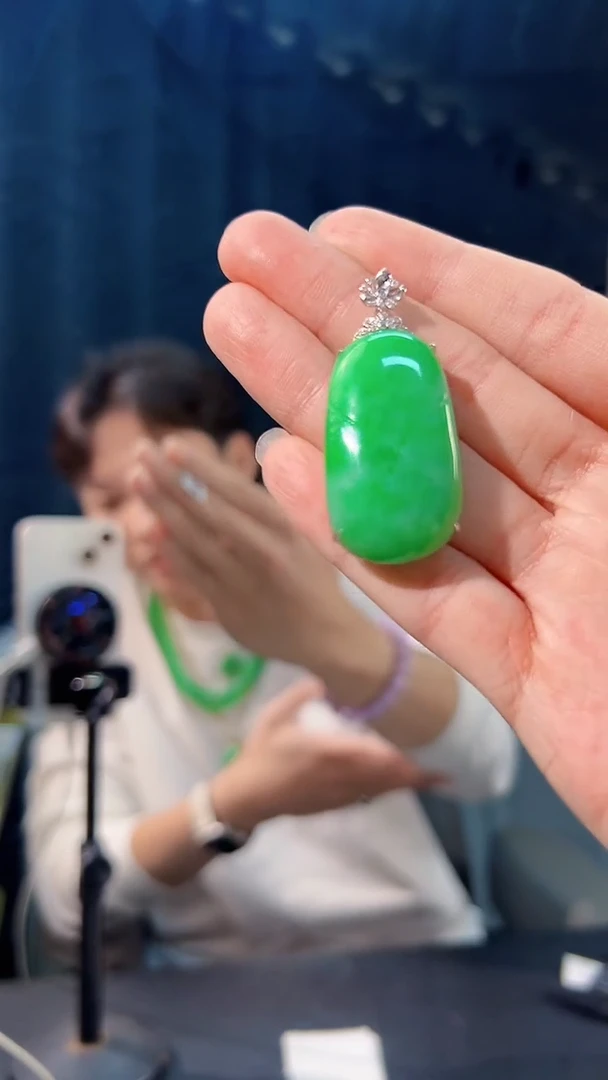 颈饰18K金镶嵌翡翠 缅料A货/支持复检/一件