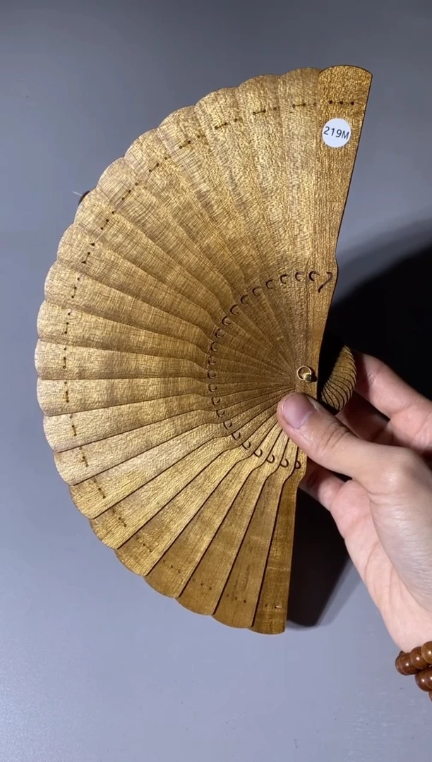 【闪购商品】金丝楠木雕219号15cm金丝楠木小叶桢楠扇子