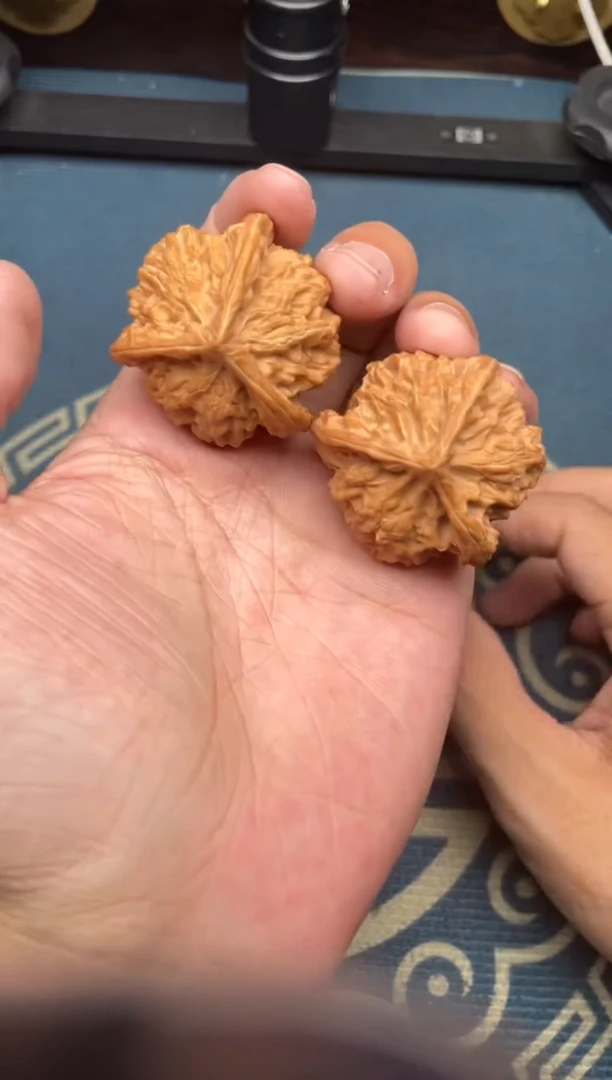 文玩核桃吊坠盘山三棱39+