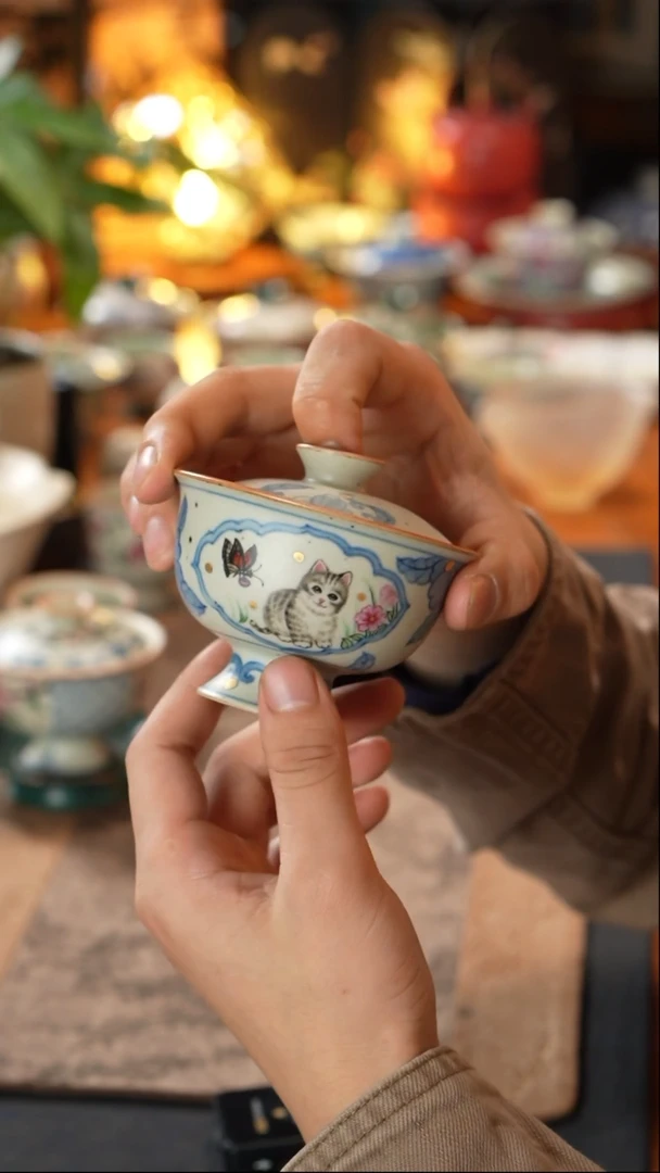 【闪购商品】素谷釉下青花釉上彩猫咪小高足盖碗120c