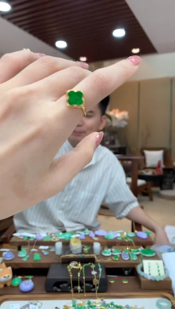 翡翠戒指18K金镶嵌戒指