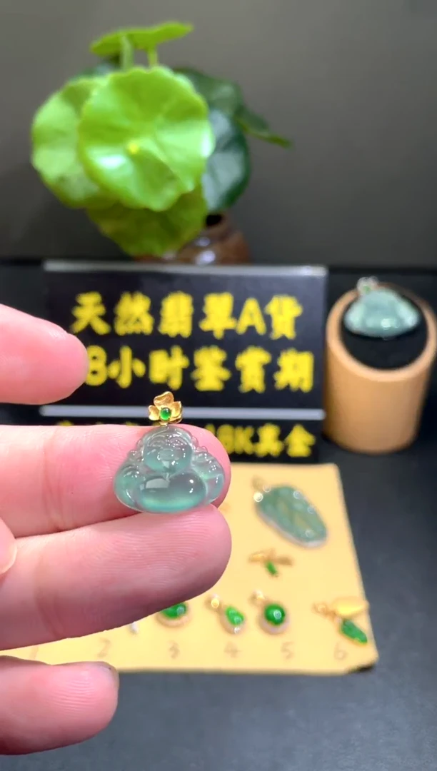 颈饰18K金镶嵌翡翠翡翠A货