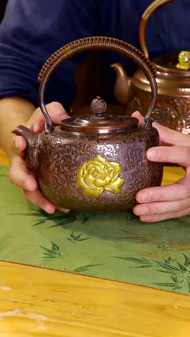 方壶缠枝莲牡丹錾刻提梁