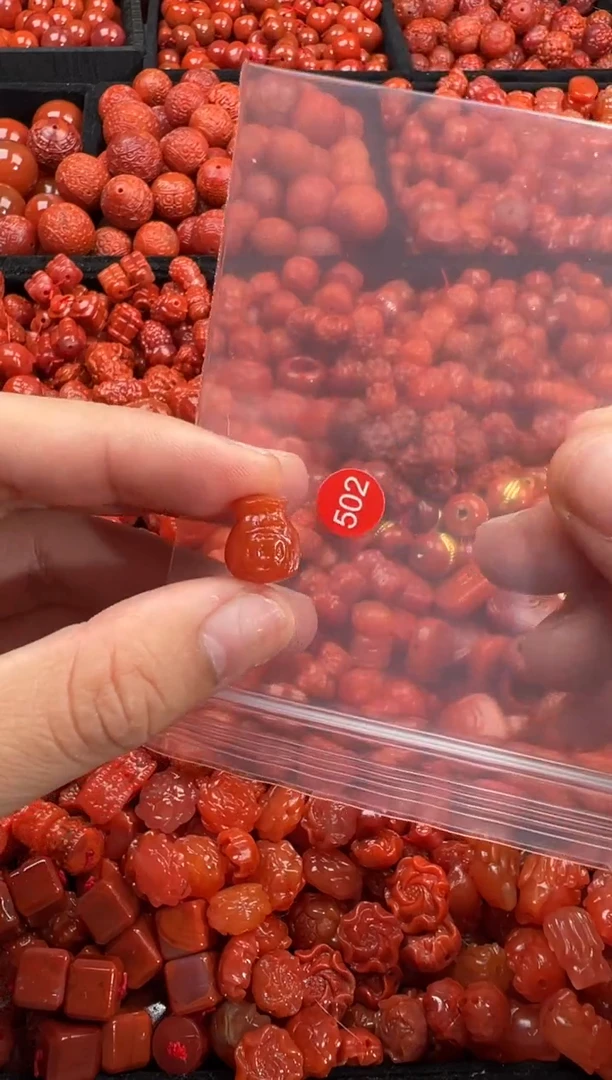 南红玛瑙未镶嵌颈饰1