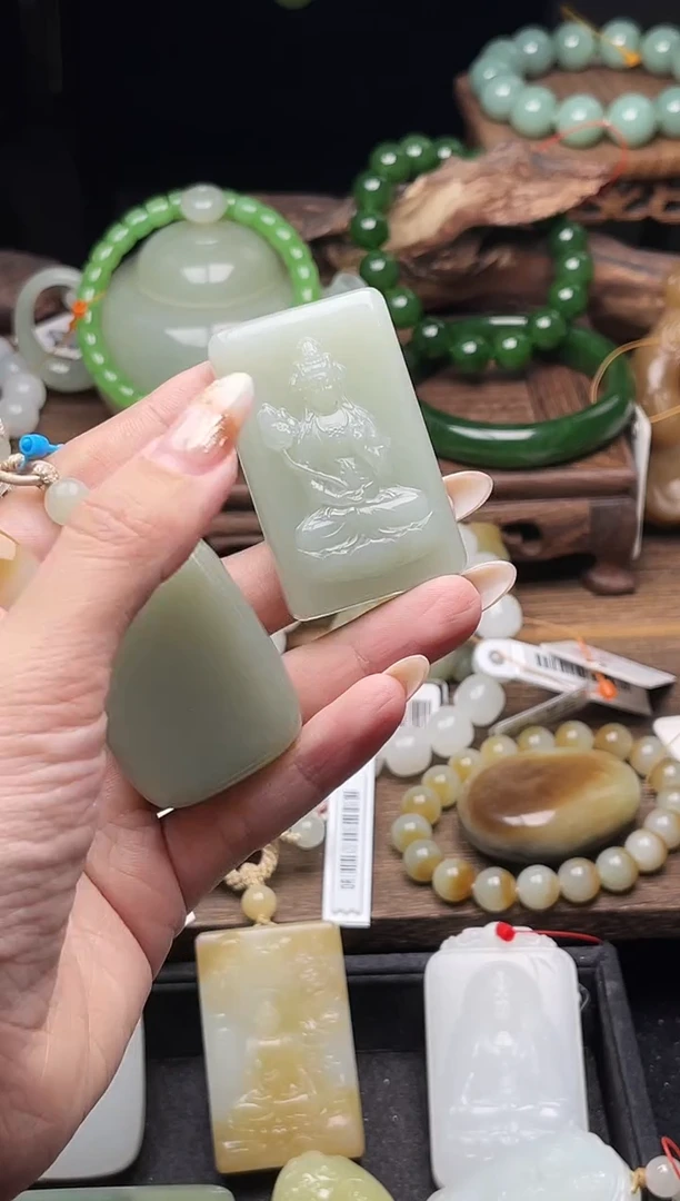 吊坠(不含链)未镶嵌和田玉燑*且末青白 观音牌9014937