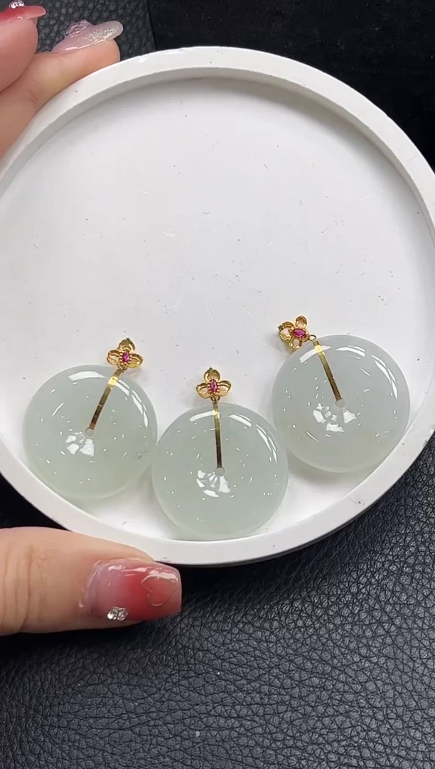 【闪购商品】翡翠颈饰18K金镶嵌平安扣多样性发1件