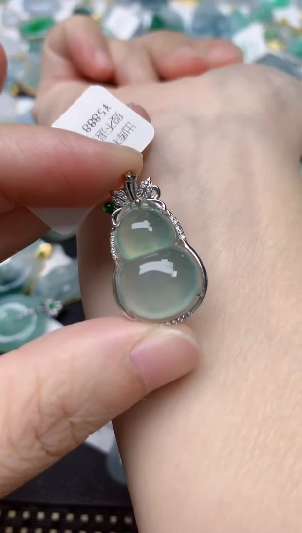 颈饰18K金镶嵌翡翠天然缅甸A货翡翠