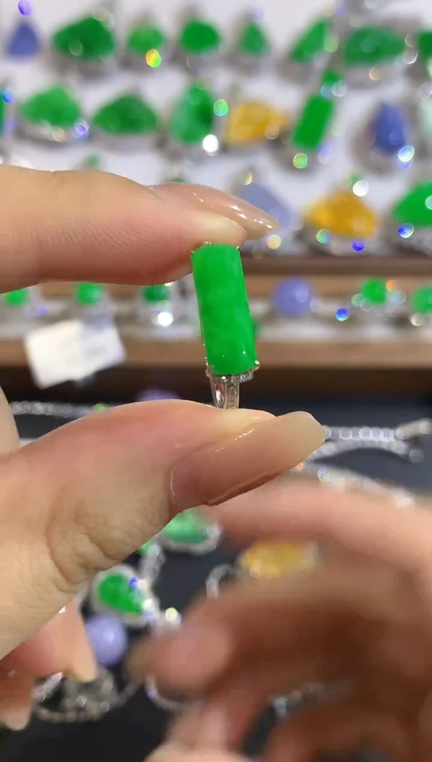 颈饰18K金镶嵌翡翠172-戒指