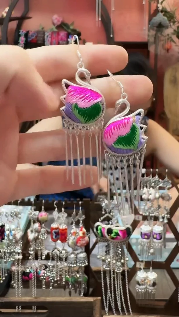 织绣云织谣民族风精美饰品 136