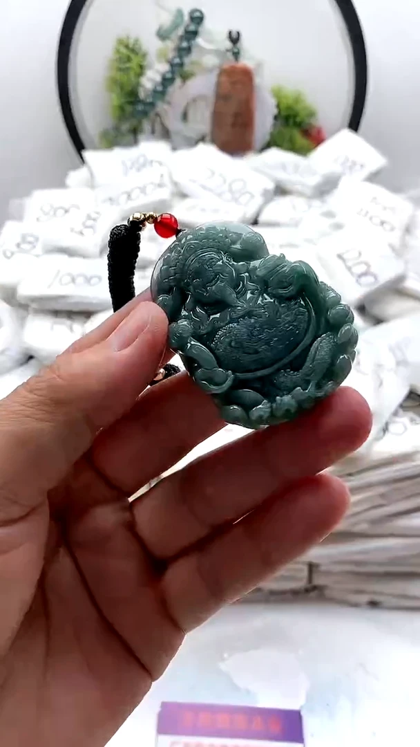 翡翠未镶嵌颈饰财神2
