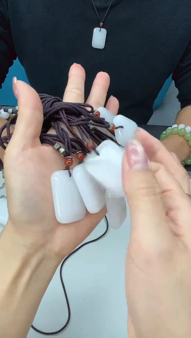 玉材质：     金丝玉