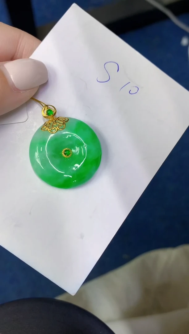 颈饰18K金镶嵌翡翠缅甸天然翡翠A货