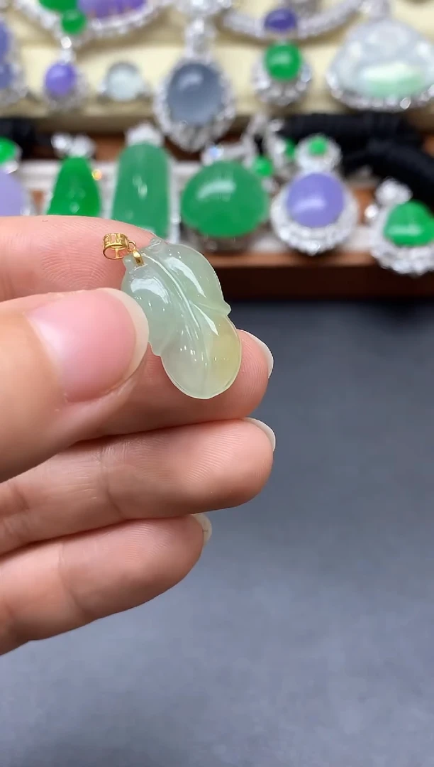 颈饰18K金镶嵌翡翠43-中国好珍宝