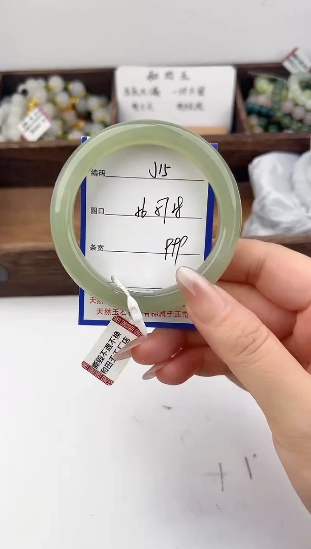 未镶嵌手镯和田玉15颜色微差无瑕疵