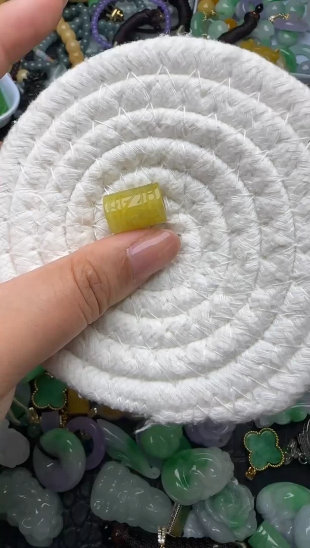 颈饰未镶嵌翡翠缅甸翡翠吊坠