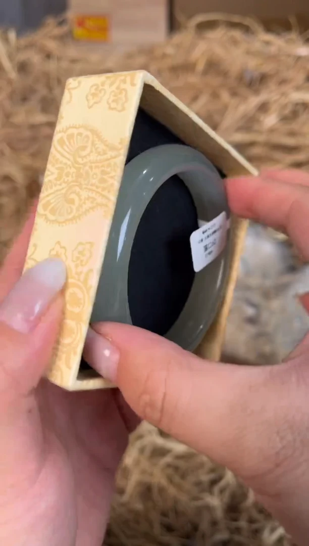 未镶嵌手镯石英质玉M-0121