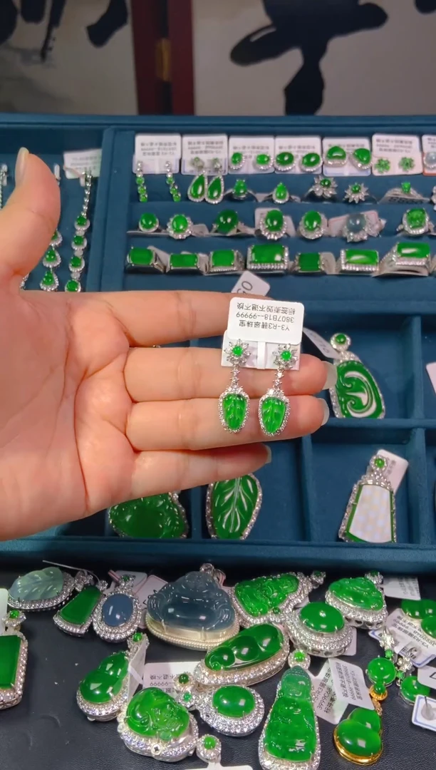 【闪购商品】翡翠耳饰未镶嵌天然翡翠A货62