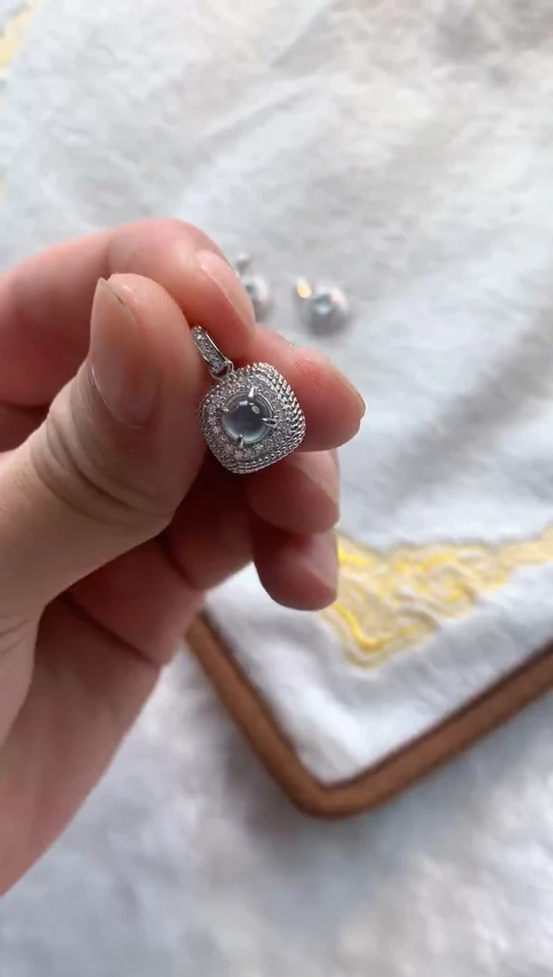 【闪购商品】翡翠颈饰银S925镶嵌方糖无事牌