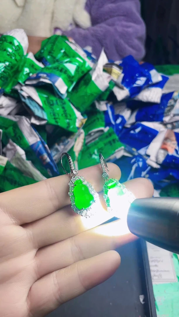 强子收货--所见即所得--多样性发货--FH1832绿葫芦耳钩