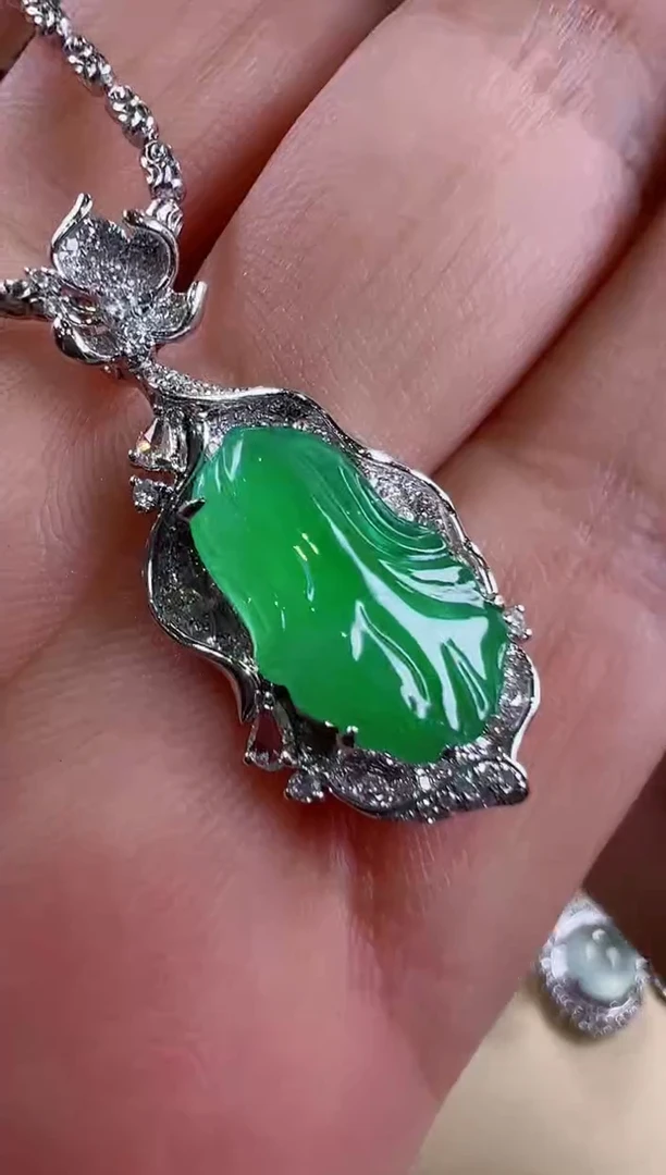 颈饰18K金镶嵌翡翠天然缅甸翡翠