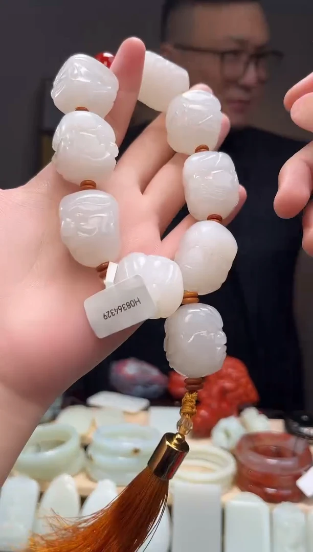 颈饰未镶嵌和田玉手持