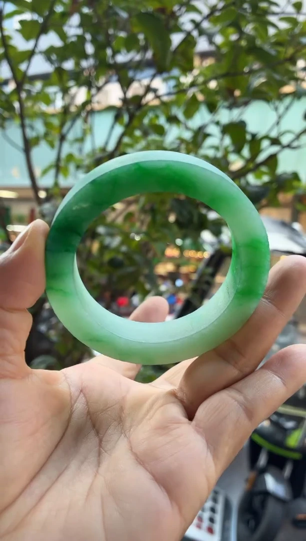 未镶嵌手镯定制翡翠参考价小六二开定金一万