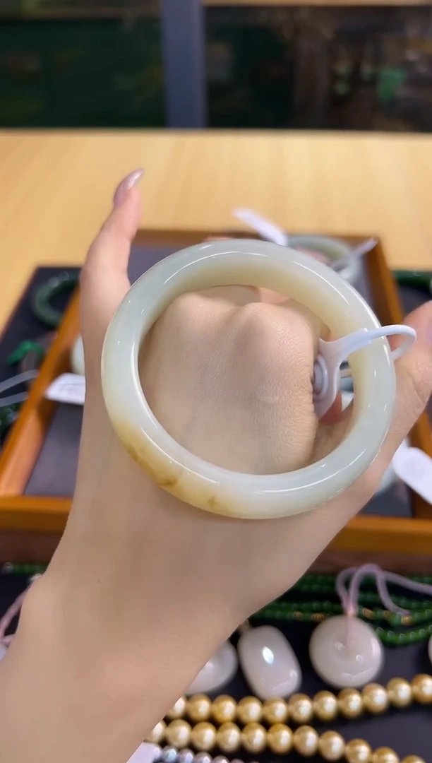 【闪购商品】和田玉手镯未镶嵌v0282 圈口56