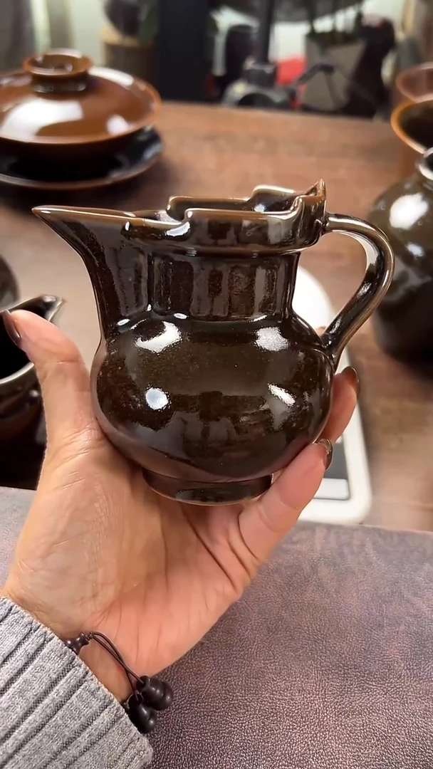 原矿釉僧帽公道杯