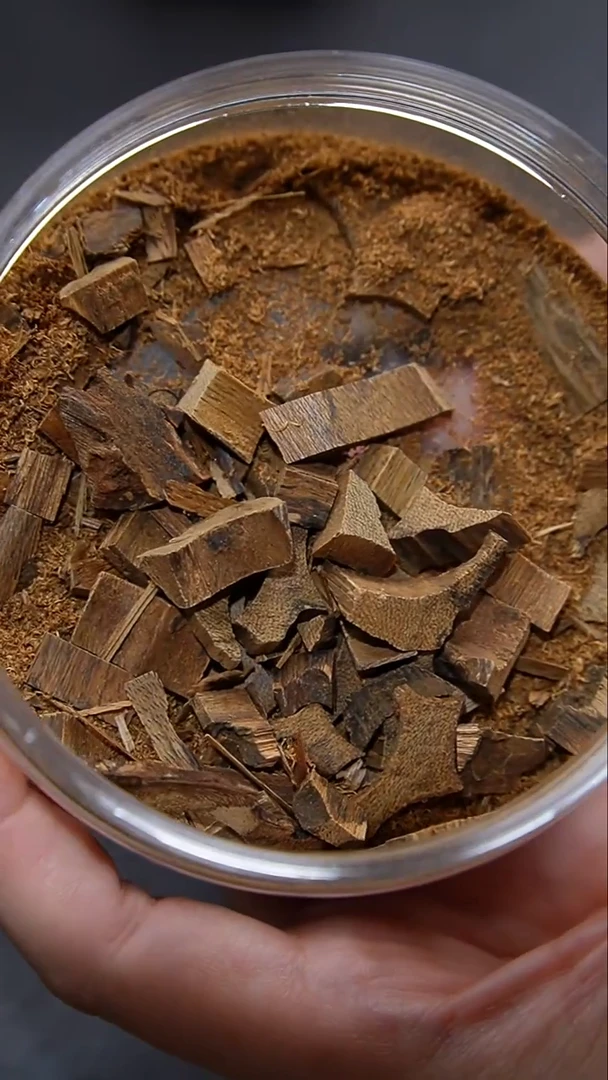 沉香沉香碎屑菩萨棋99沉碎料  1克 +