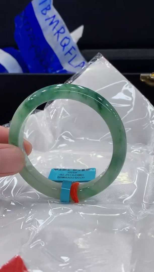 翡翠手镯未镶嵌手镯