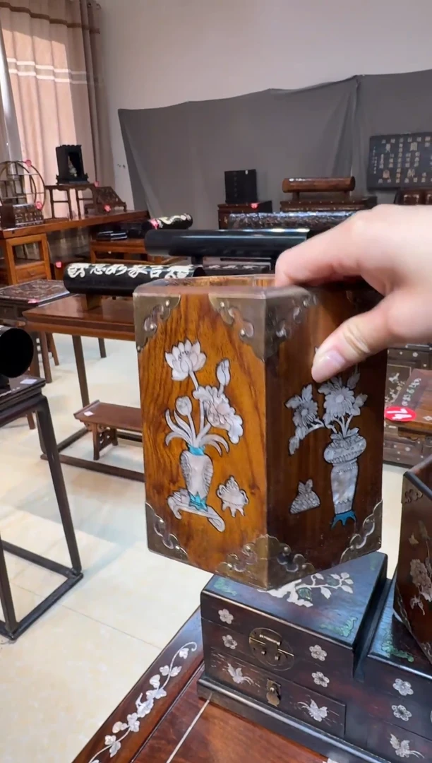 木黄花梨螺钿工艺笔筒