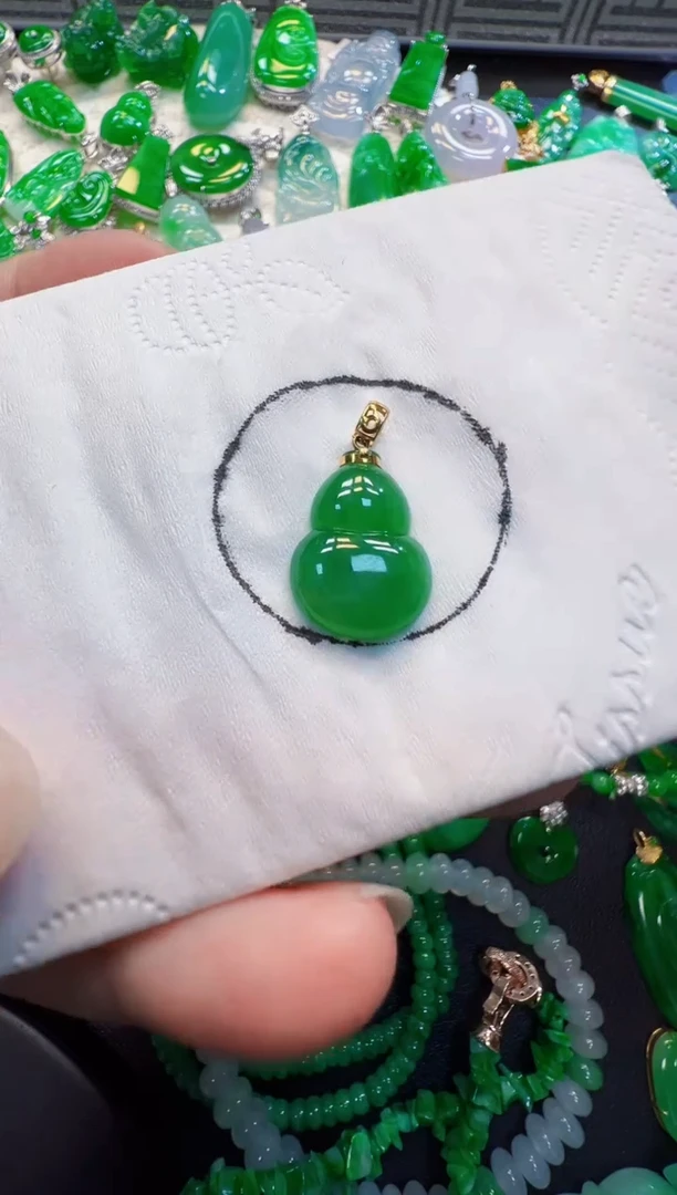 翡翠18K金镶嵌吊坠(不含链)1380