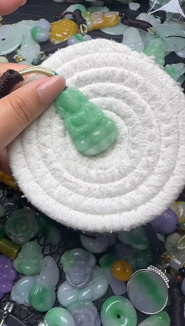 颈饰未镶嵌翡翠缅甸翡翠吊坠