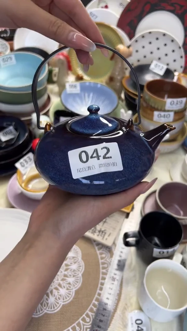 新骨瓷042瑕疵麟彩蓝 扁壶