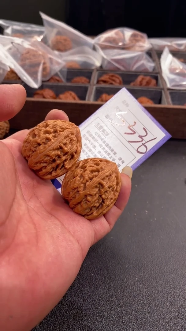 【闪购商品】文玩核桃吊坠38红锦鲤