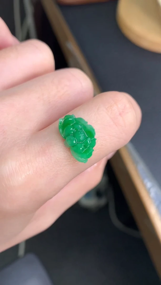 未镶嵌定制翡翠莲花