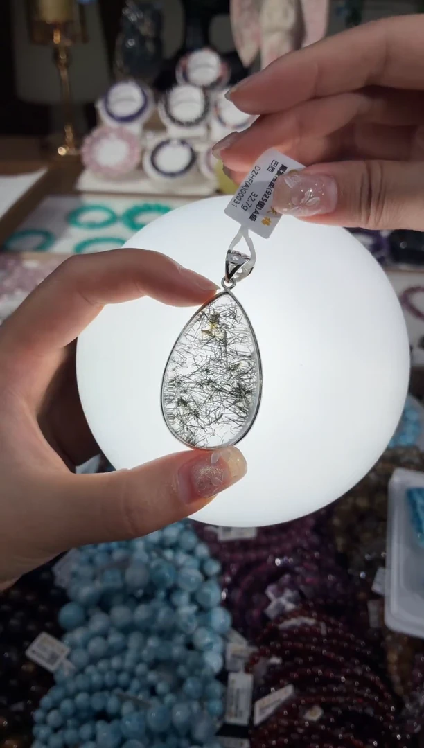 颈饰未镶嵌发晶黑发吊坠