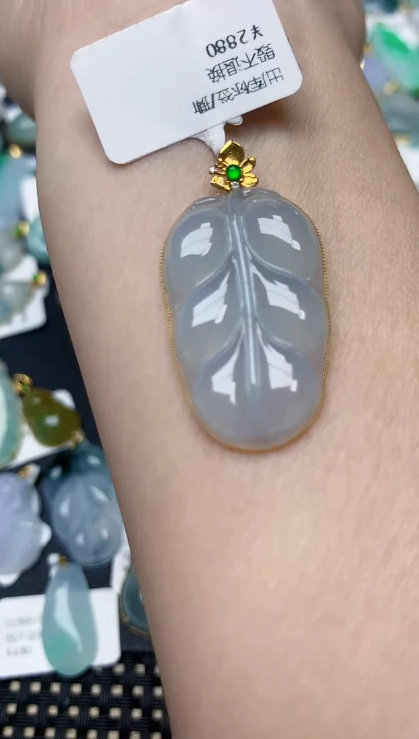 颈饰18K金镶嵌翡翠天然缅甸A货翡翠