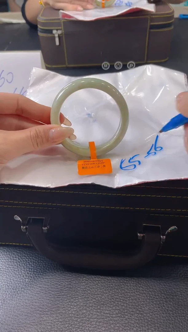 【闪购商品】翡翠手镯未镶嵌手镯