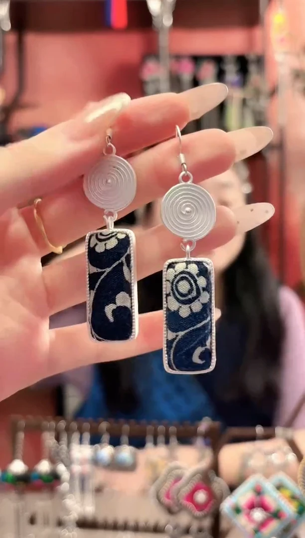 织绣云织谣民族风精美饰品 54*