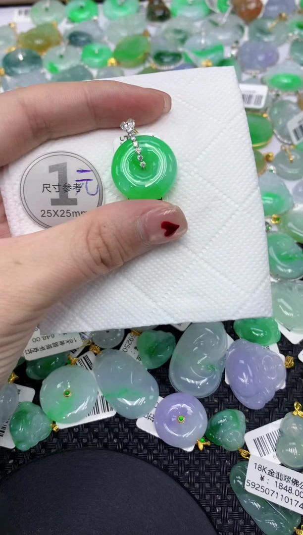 翡翠18K金镶嵌颈饰111111111
