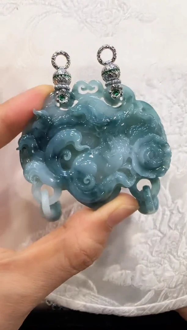 翡翠未镶嵌颈饰国风