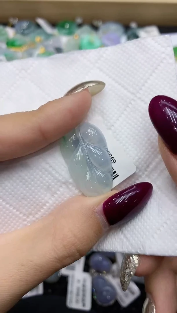 翡翠18K金镶嵌颈饰111111111111