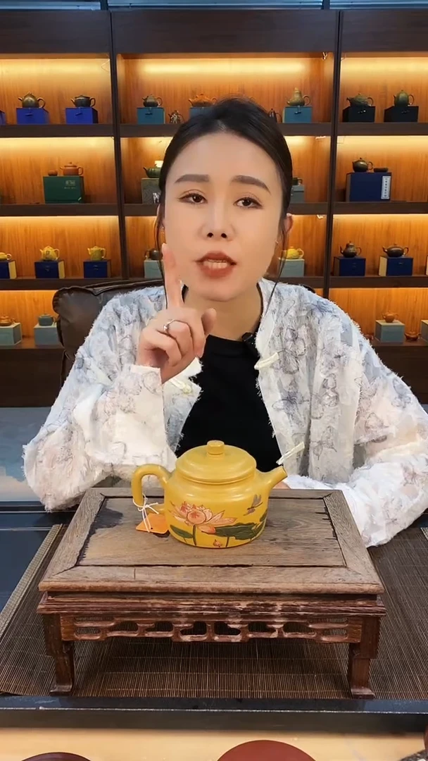 茶壶紫砂荷花德钟 黄金段泥