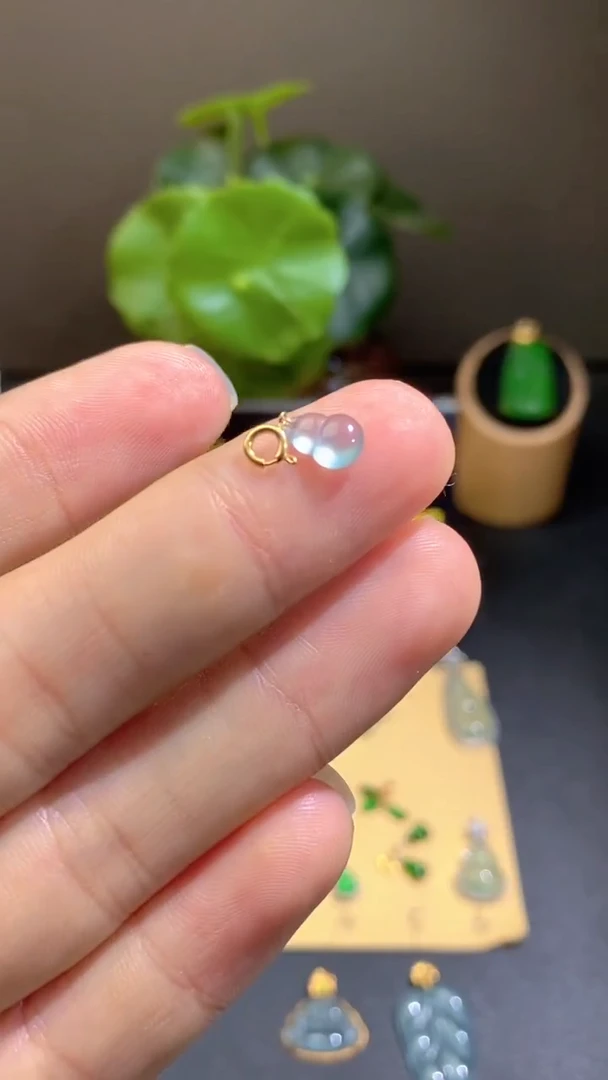 颈饰18K金镶嵌翡翠翡翠A货