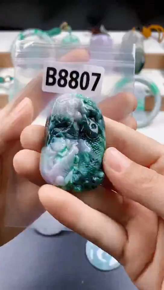 颈饰未镶嵌翡翠天然翡翠吊坠挂件